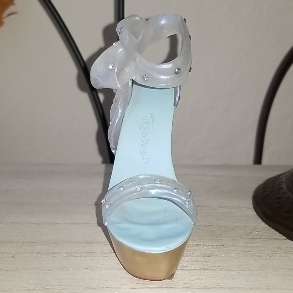 Just the Right Shoe - Sheer Grace 25361